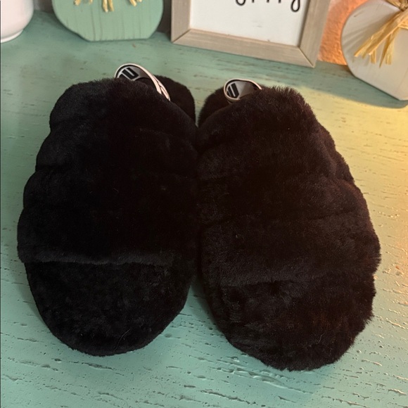 Cozy Black Fuzzy Ugg Slippers SZ 5 Wos box 124 - Picture 1 of 5